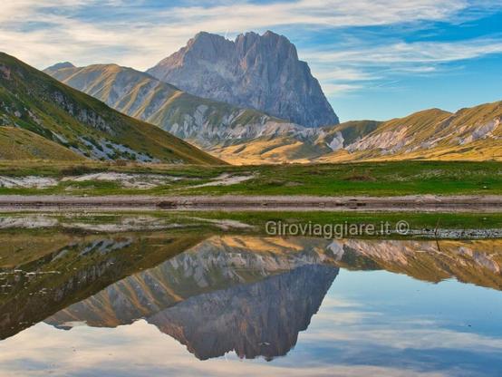 Il corno grande si specchia nel laghetto Pietranzoni