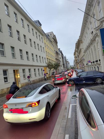 Autostau auf der Argentinierstraße
