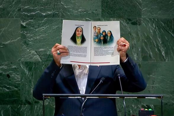 Dr.Pezeshkian showing martyrs