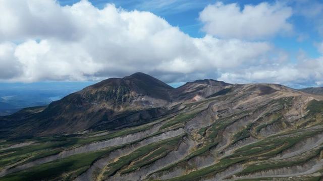 空撮　秋色の大雪山　白雲岳　Aerial view of autumn-colored Taisetsuzan and Hakuundake