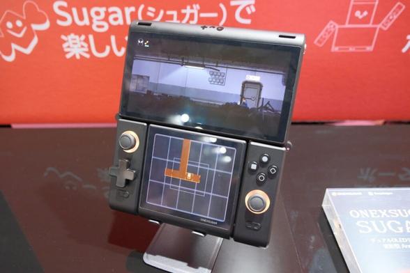 2画面搭載で変形もできるAndroidゲーム機「ONEXSUGAR SUGAR1」がTGS2025に展示中 - PC Watch