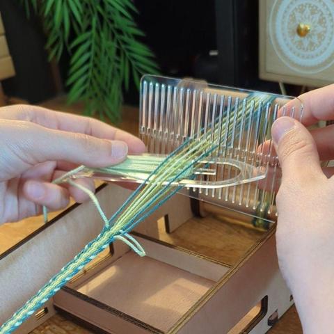 Photo d'un métier à tisser portatif réalisé en découpe laser.