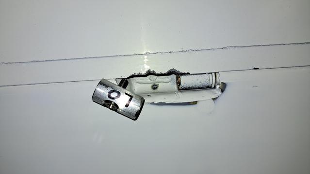 The retaining plug is ready to be installed against the gudgeon.