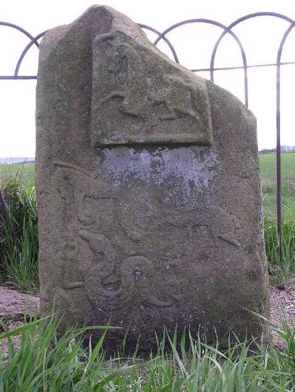 Val Vannet, Martin's Stone - geograph.org.uk - 14993, CC BY-SA 2.0