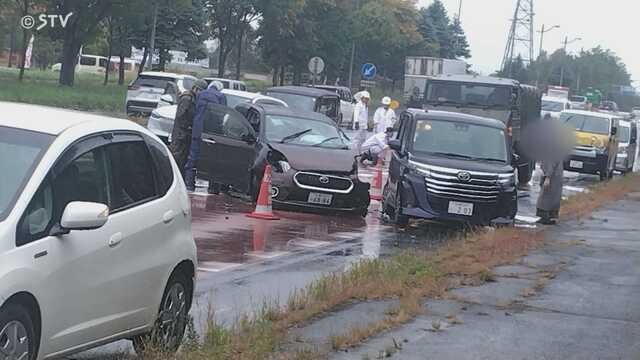 【速報】国道３６号で少なくとも車９台が衝突 １台が事故後に逃走…当て逃げ事件 北海道恵庭市 ｜ ニュース - ＳＴＶ札幌テレビ 放送