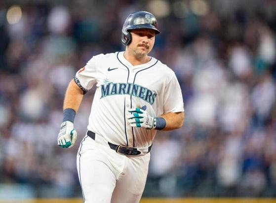 Fan Returns Cal Raleigh 60th HR Ball in Epic Gesture