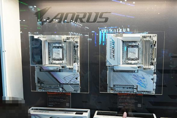 Ryzen X3D向けの真っ白なAM5マザー、最新WOLEDの有機ELゲーミングモニター、GIGABYTE純正ゲーミングPCなど、GIGABYTEブースで多数の最新ゲーミング製品が展示 - AKIBA PC Hotline![Sponsored]