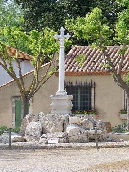 Croix de Méjanes à #SaintesMariesdelaMer (#BouchesDuRhône) Croix de Méjanes, avec son socle et le couvercle de sarcophage : classement par arrêté du 26 mai 1941.
Suite 👉 https://monumentum.fr/monument-historique/pa00081455/saintes-maries-de-la-mer-croix-de-mejanes
#Patrimoine #MonumentHistorique
Photo CC-BY-SA 4.0 : Marianne Casamance