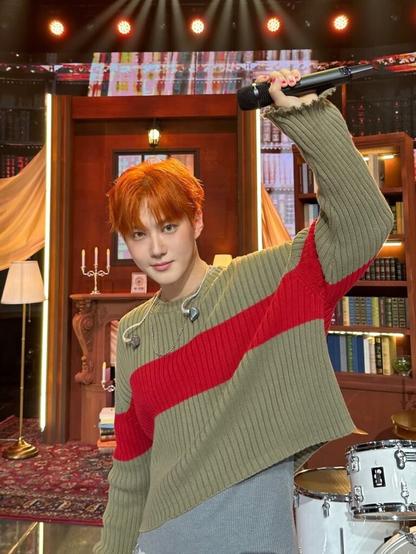 250926 EXO Instagram update with SUHO '#musicbank 📚🎤✌️'