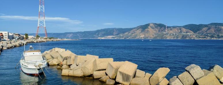 lo Stretto di Messina in una foto di Giuseppe Famiani
