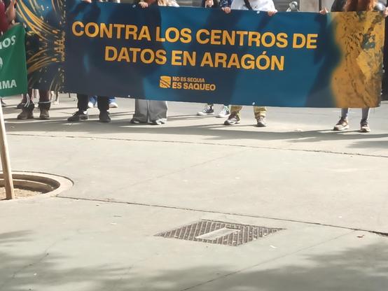 Pancarta que pone Contra los Centros de Datos en Aragón