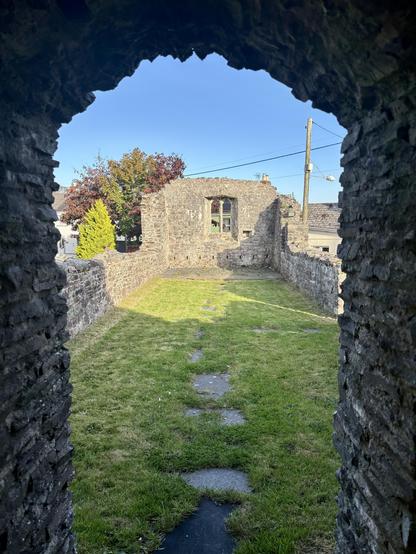 Hen Capel yn Llanybri / The old chapel at Llanybri.