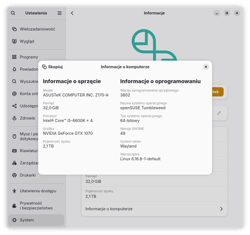 Okno z informacjami o komputerze z Ustawień GNOME. W lewej kolumnie znajdują się informacje o sprzęcie: model Asustek Computer Z170-a, pamięć 32 GiB, Procesor Intel Core i5-6600Kx4, grafika nvidia GeForce GTX 1070, pojemność dysku 2,1 TB. Prawa kolumna to informacje o oprogramowaniu: wersja oprogramowania sprzętowego 3802, system operacyjny openSUSE Tumbleweed, typ systemu 64-bitowy, wersja GNOME 49, system okien Wayland, wersja jądra Linux 6.16.8-1-default.