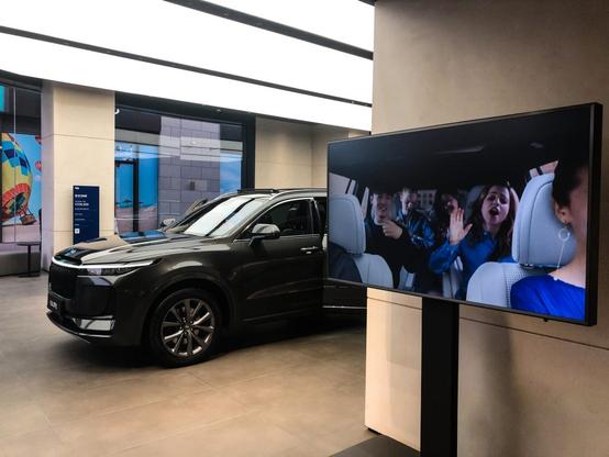 <p>中国の電気自動車（EV）メーカー「理想汽車（Li Auto）」はこのほど、リチウムイオン電池大手の欣旺達電子（Sunwoda、サンオーダ）と折半出資で合弁会社を設立した。新会社「山東理想汽車電池」はすでに上海市市場監督管理局に登記されている。理想汽車が開発したEV向け駆動用電池の生産・販売を行う計画で、2026年にも同社の車両に搭載される見通しだという。</p>
<p>駆動用電池はすでに成熟し、広く普及しているが、依然として完成車コストの30～35％を占めており、あらゆる完成車メーカーがサプライチェーンを展開する上で重点的に取り組む課題となっている。</p>
<p>理想汽車はすでに、電動駆動システムやSiC（シリコンカーバイド）半導体などの中核部品について「常州匯想新能源汽車零部件（Changzhou Huixiang New Energy Auto Parts）」や「蘇州斯科半導体（Suzhou Sike Semiconductor）」などの合弁会社を設立している。</p>
<p>同社のEV「L6」「L7 Air」「L8 Air」などは、いずれもサンオーダの駆動用電池を搭載しており、新型車「i6」の駆動用電池はサンオーダと寧徳時代（CATL）が共同供給する予定だ。新会社の設立後はサンオーダからの調達比率がさらに高まるとみられる。</p>
<blockquote class="wp-embedded-content"><p><a href="https://36kr.jp/334918/">中国EV「理想汽車」、24年は純利益3割減　50万台販売も粗利益低下が課題</a></p></blockquote>
<p></p>
<p>（36Kr Japan編集部）</p>