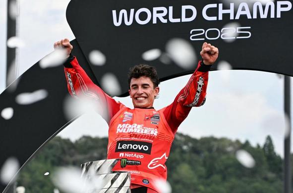 Márquez aprovecha su primera oportunidad y reconquista el título al concluir segundo en el Gran Premio de Japón, que ha ganado Bagnaia