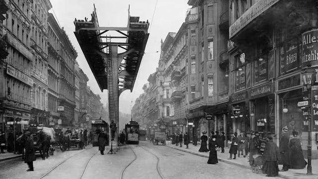 Berliner Schwebebahn-Probestrecke in der Brunnenstraße