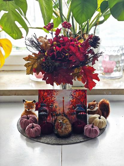 Deko aus:  Herbstblumen, Eichhörnchen und Fuchs Figuren und Kürbise