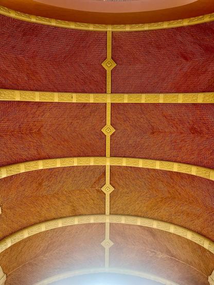 Just the red bricks ceiling and its pattern of alternating V shapes. White lime stone decoration form the arcs.