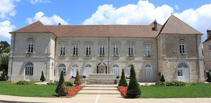 Hôtel de ville à #LonsleSaunier (#Jura) Premier hôtel de ville construit en 1680. En 1733, l'établissement d'un nouvel hôtel de ville avec tribunal et prisons fut autorisé sur les ruines de l'ancien château. Le...
Suite 👉 https://monumentum.fr/monument-historique/pa00101894/lons-le-saunier-hotel-de-ville
#Patrimoine #MonumentHistorique
Photo CC-BY-SA 4.0 : photography taken by Christophe.Finot