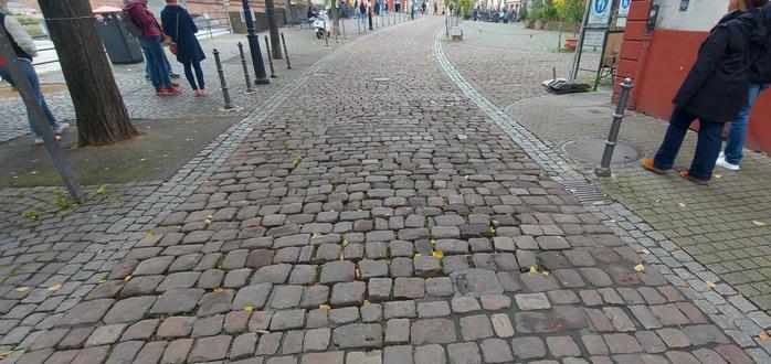 Rumpelhole in Heidelberg - Eine der Straßen in der Heidelberg mit ihrem 'wunderbaren' aber hoch gefährlichen Kopfsteinpflaster