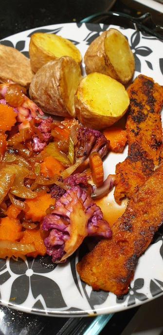 Dry roasted potatoes, sweet & sour vegetables, pan fried marinaded home made seitan.
