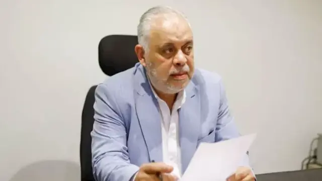 بعد أنباء ترشيح أشرف زكي وياسر جلال للتعيين بالشيوخ..نجوم سبقوهم للقبة