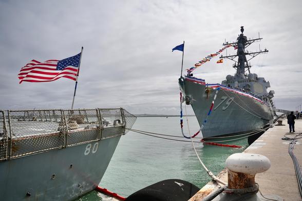 Dos buques de Estados Unidos en la base de Rota (Cádiz), en octubre de 2024.