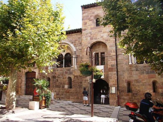 Evéché à #Fréjus (#Var) Les parties anciennes : classement par arrêté du 6 avril 1908.
Suite 👉 https://monumentum.fr/monument-historique/pa00081611/frejus-eveche
#Patrimoine #MonumentHistorique
Photo CC-BY-SA 4.0 : Cyrilb1881