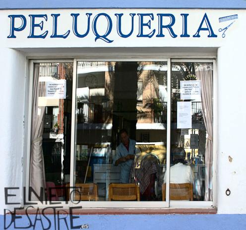 Fotografía de la fachada de una peluquería