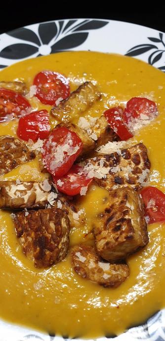 Roasted butternut squash & coconut soup, topped w/  spicey fried tempeh fresh tomato & yeast flakes. Served w/ Danish ryebread.