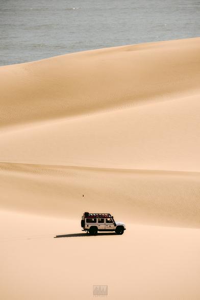 A Land Rover defender driving along the dunes in Walvis Bay and Swakopmund

Sony A1 ii, Sony 300mm f/2.8 GM - 1/500s, f/2.8, ISO100