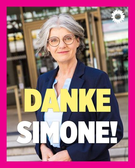 Foto der grünen Bürgermeisterkandidatin Simone Holderried mit pinkem Rahmen. Oben rechts die Sonnenblume, das Logo von Bündnis 90/ Die Grünen. In der unteren Bildhälfte der Text: Danke Simone!