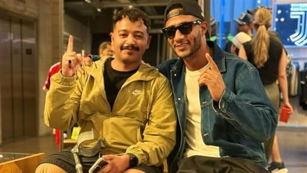 محمد رمضان يهدي شابا سعوديا دعوة لحضور حفله في نيويورك