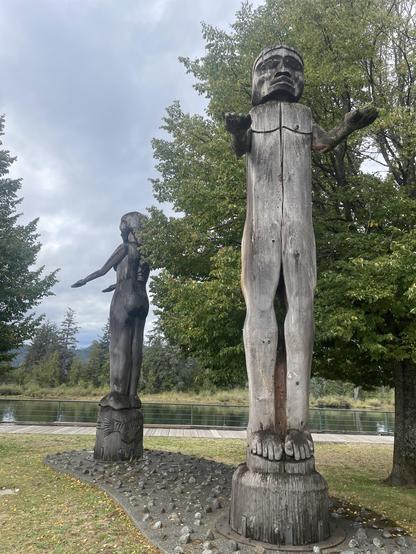 The sculptures are welcoming people into #Hupacasath
territory from land and sea. One is a man looking toward us and land and one a woman toward the sea just behind.