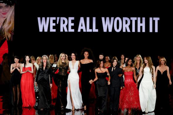 <p>PARIS, France – L&#8217;Oreal Paris drew crowds to a celebrity-packed spectacle outside the French capital&#8217;s historic Hotel de Ville on Monday, where models and Hollywood icons strutted down an open-air catwalk to celebrate beauty, empowerment and sisterhood.</p>



<figure class="wp-block-image size-large"><img alt="" class="wp-image-3086358" height="683" src="https://www.rappler.com/tachyon/2025/10/2025-09-29T230244Z_692939966_RC2W1HAUU9Q6_RTRMADP_3_FASHION-PARIS-LOREAL-scaled.jpg?fit=1024%2C1024" width="1024" /><figcaption class="wp-element-caption">L&#8217;Oreal ambassadors react at the end of the public show named &#8220;Liberty, Equality, Sisterhood. Because You&#8217;re Worth It&#8221;, organised by French cosmetics group L&#8217;Oreal, in front of Paris city hall as part of Paris Fashion Week, France, September 29, 2025. REUTERS/Stephanie Lecocq</figcaption></figure>



<p>Bright red, black, gold and white dresses, with lots of glitter, adorned the models and actors as they blew kisses to fans and hugged one another in the show on the opening day of Paris Fashion Week.</p>



<figure class="wp-block-image size-large"><img alt="" class="wp-image-3086362" height="683" src="https://www.rappler.com/tachyon/2025/10/2025-09-29T224422Z_1476321722_RC2W1HAO5ACO_RTRMADP_3_FASHION-PARIS-LOREAL-scaled.jpg?fit=1024%2C1024" width="1024" /><figcaption class="wp-element-caption">Qu Ying and Hu Bing present creations during a public show titled, &#8220;Liberty. Equality. Sist
