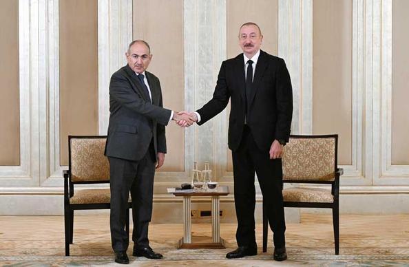 Armenia Prime Minister Nikol Pashinyan (L) and Azerbaijan President Ilham Aliyev in Abu Dhabi, UAE, July 10, 2025