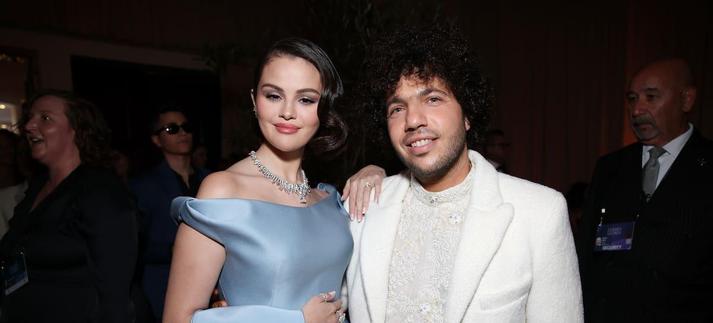 Selena Gomez y Benny Blanco en los Globos de Oro 2025 / Jason Armond