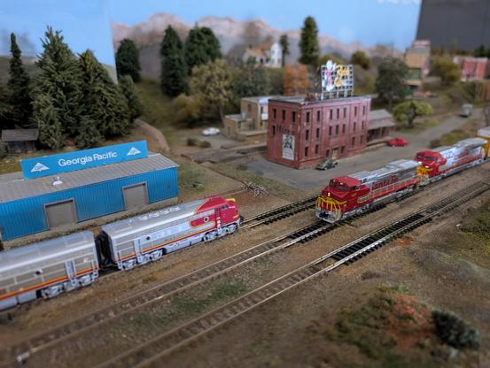 An N-scale Santa Fe "Super Chief" consist meets 2 90s-era Santa Fe Warbonnets
