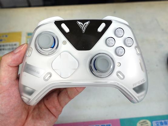 ボタン追加&低遅延になったFlydigi最上位ゲームパッド「APEX5」が登場、充電ドックも - AKIBA PC Hotline!