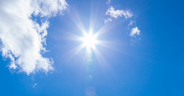 soleil et quelques nuages