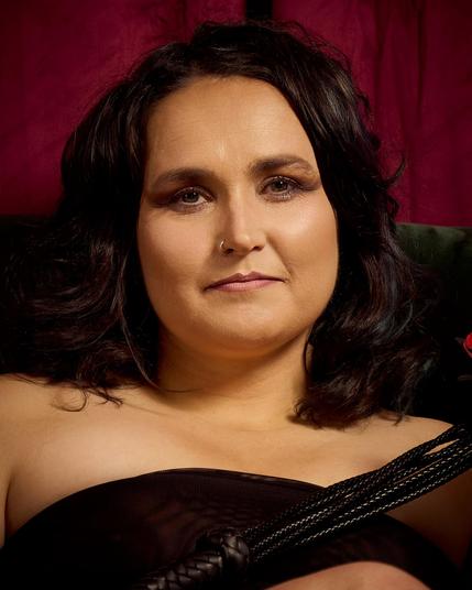 Photograph of a sitting woman, headshot