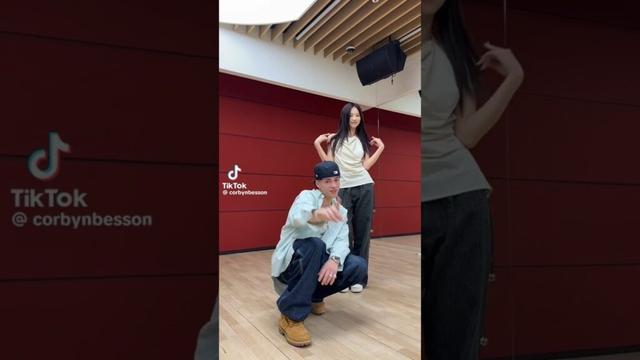 Tzuyu and Corbyn Dances to BLINK 💙 #tzuyu #쯔위 #ツウィ #周子瑜 #จื่อวี #shorts  #twice #트와이스 #トゥワイス