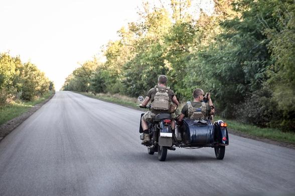 Misión de combate de los soldados de artillería de la 141.ª Brigada Mecanizada de Ucrania en la región de Donetsk. (NurPhoto via Getty Images)