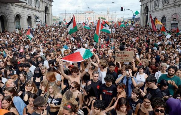 Manifestazione pro Gaza per annunciare lo sciopero del 3 ottobre 2025