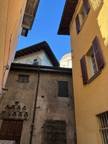 Picture of windows from an Italian alleyway, Laveno Mombello