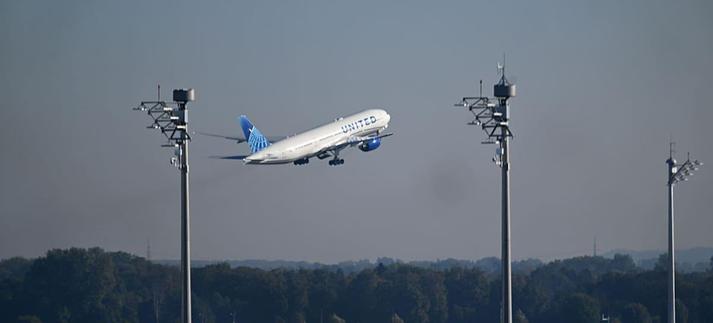 El transporte aéreo tiene un serio impacto medioambiental. / picture alliance