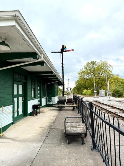 An old semaphore railroad signal