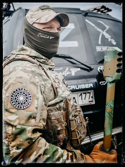 'Española’ soldier presenting a 'black sun' patch