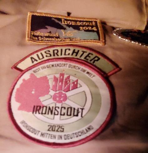 Aufnäher auf Kluft ober vom Ironscout 2024, unten der aktuelle Ironscout 2025 + die Erweiterung für die (Orga)Helfenden.