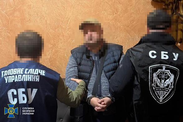 СБУ впіймала "на гарячому" посадовця Мінʼюсту, який організував схему "списання чоловіків з військового обліку"

За $20 000 він пропонував знімати з військового обліку завдяки фейковим висновкам про "погане" здоров’я та запевняв, що може видаляти персональні дані з розшуку ТЦК.
#Україна #Новини_України @News #News_Ukraine  #Ukraine @Ukrainian_news  #Українські_новини   @Українські_новини
#кримінал #корупція